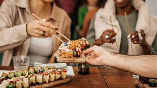 Asya mutfağının vazgeçilmezi chopsticks nasıl kullanılır? 