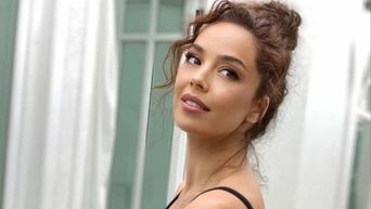 Azra Akın beş yıl aradan sonra 'Kaktüs Çiçeği' ile sahnelerde olacak!