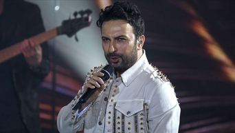 Tarkan'dan duygu yüklü konser!